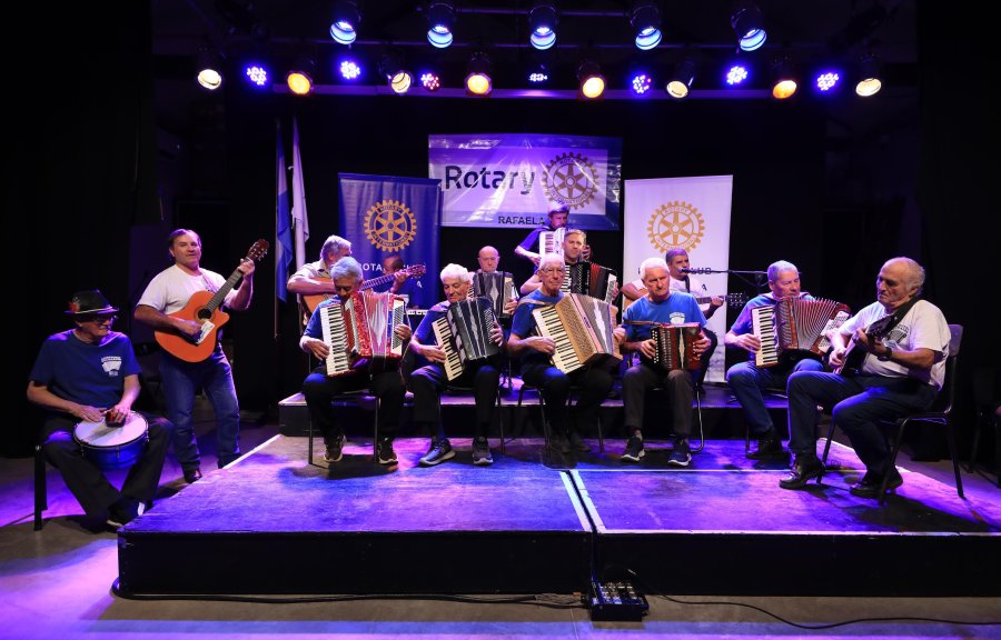 ACORDEONES SOLIDARIOS. Con su ritmo insuperable contagi&oacute; a la platea.