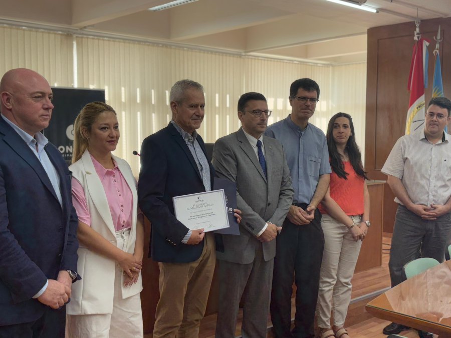 RECONOCIMIENTO. Dirigentes de ACDE en el Concejo Municipal.