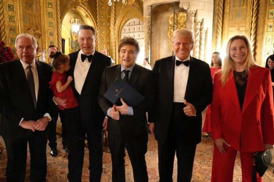 "LA FOTO". El canciller Werthein, Musk, Milei, Trump y Karina Milei.