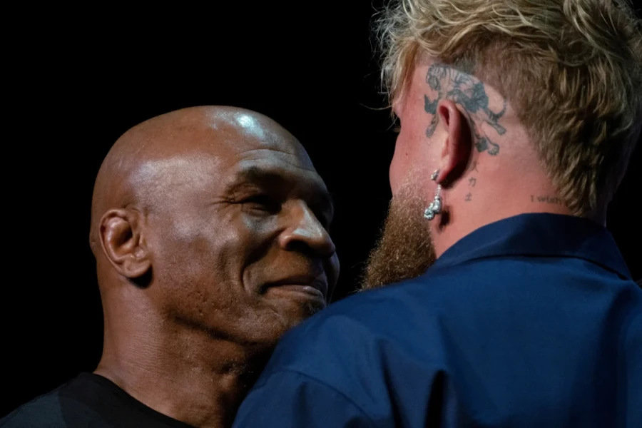 SHOW. Una pelea rara, con Tyson combatiendo tras 19 a&ntilde;os.