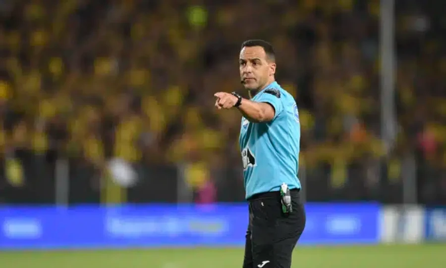 OSTOJICH. El árbitro designado para la final en Paraguay.