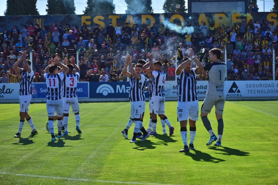 PASO EN EL SUR. El equipo mendocino aprovechó la diferencia lograda de local.