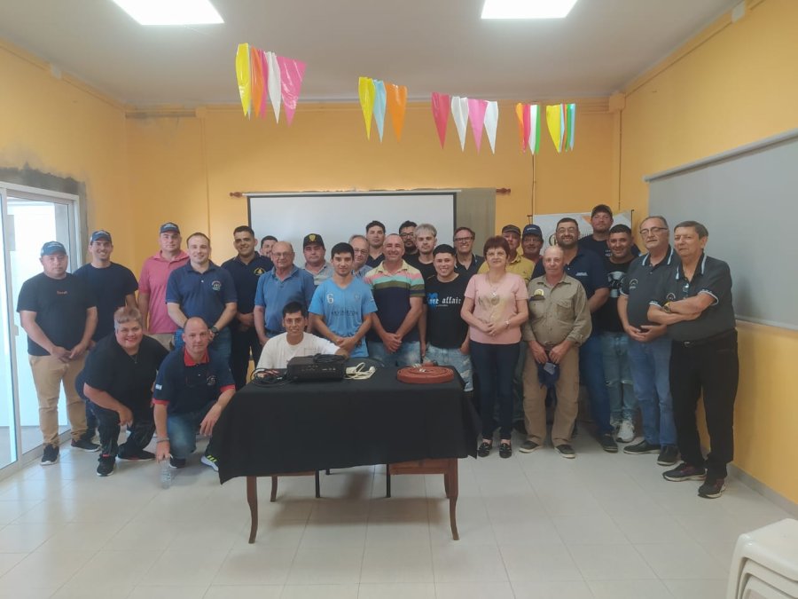 Personal de Bomberos, personal comunal, Presidentes Comunales  e integrantes de la comisión directiva de Bomberos.