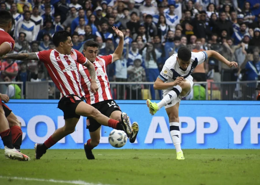 EL MAS CONOCIDO. Sarco convirti&oacute; el gol de V&eacute;lez en la final de la Copa de la Liga.