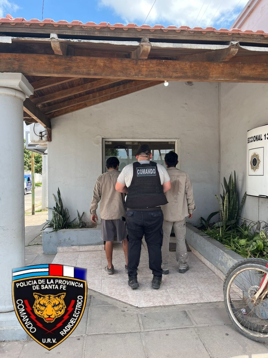 Dos sujetos fueron arrestados por robar cable del alumbrado público.