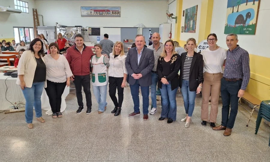 Las autoridades durante la ceremonia de esta mañana.