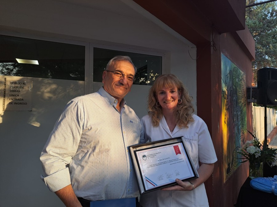Alcides Calvo y Gabriela Astesana durante el acto protocolar.