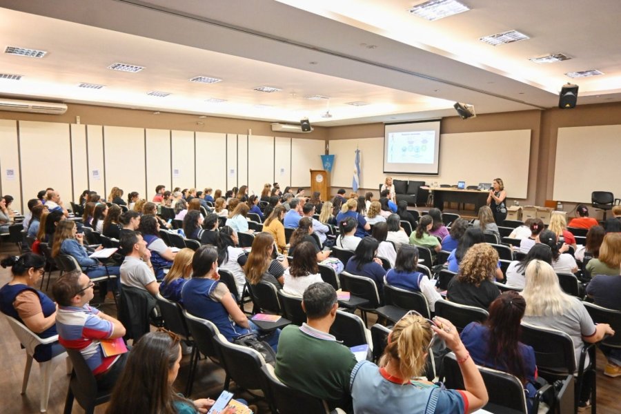 Encuentros de formación denominados “Proyectos en Comunidad” y “Aprendizajes Basados en Proyectos”.