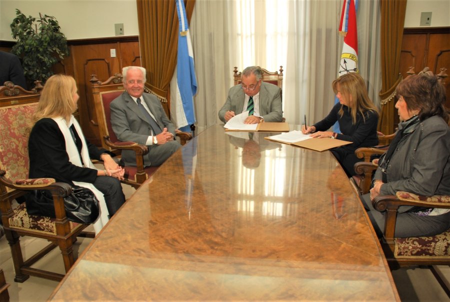 Uno de los tantos convenios firmados por la Corte Suprema para avanzar en su proyecto de digitalizaci&oacute;n.