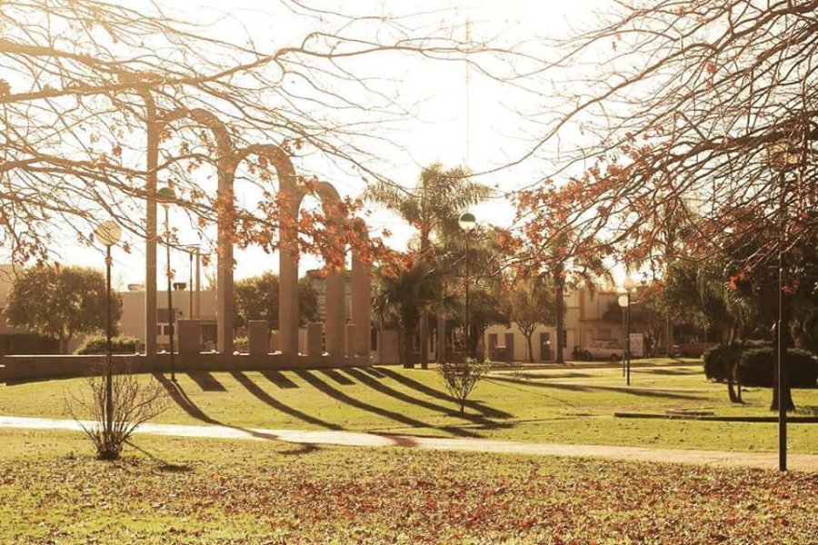 HUMBERTO PRIMO. Vista del principal paseo público de la localidad.