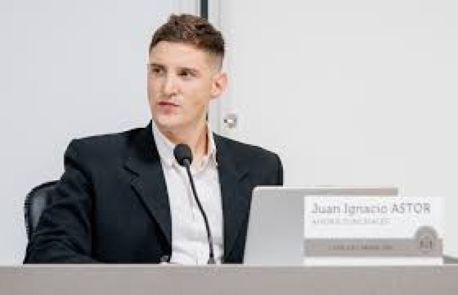 El edil sunchalense en su banca.