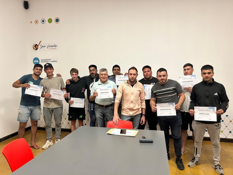 los flamantes auxiliares en soldadura.