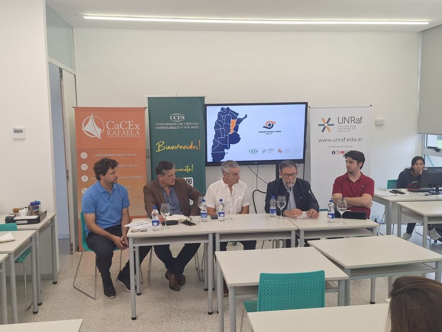 Mauro Aimar, Germ&aacute;n B&uuml;rcher, Edmundo L&oacute;pez, Rub&eacute;n Asc&uacute;a y Joaqu&iacute;n Mathieu durante la presentaci&oacute;n de los datos del Observatorio Pymex.