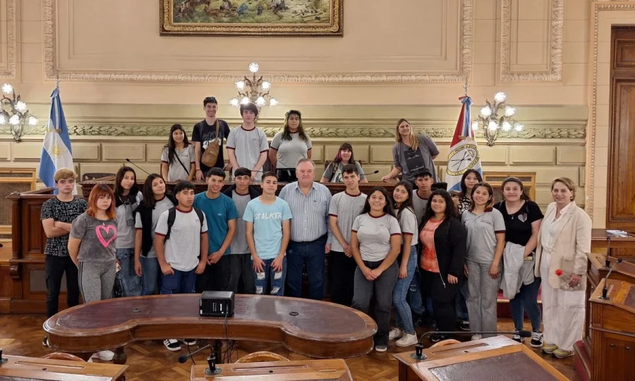En el Senado, el contingente junto a Michlig.