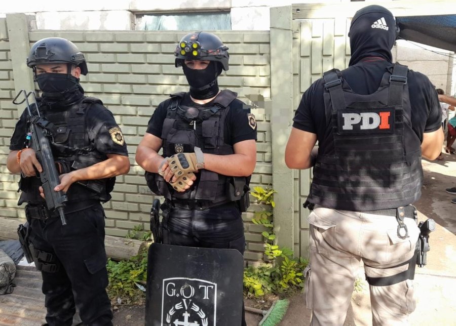 Las detenciones se produjeron en el marco de un allanamiento en barrio Italia.