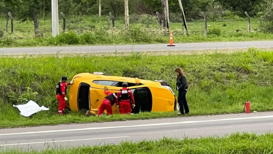 Al llegar las ambulancias las víctimas del siniestro no contaban con signos vitales, mientras que el chofer del remis sufrió lesiones leves.