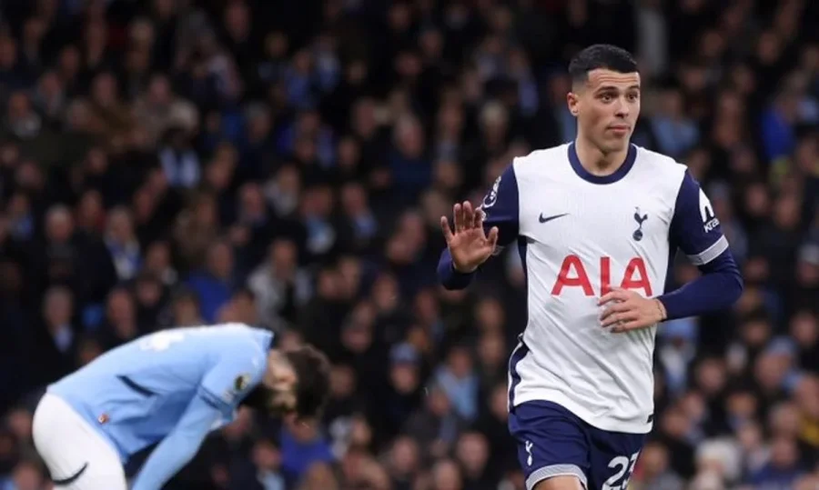 El español Porro celebra su gol ante el City.