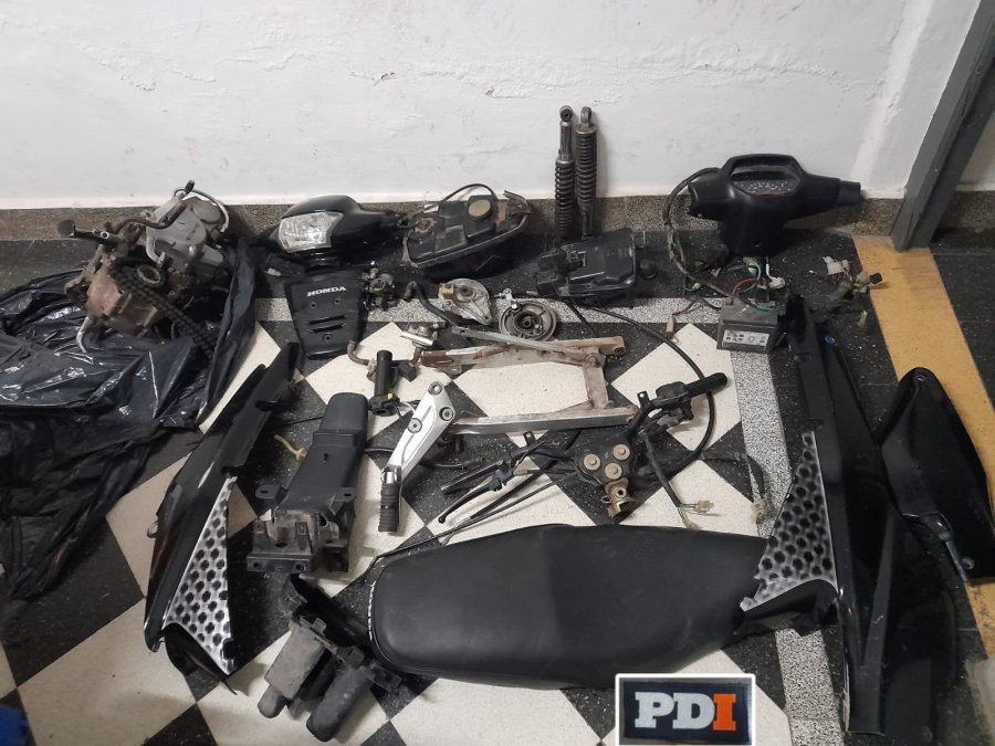 La motocicleta robada fue hallada completamente desarmada por la Policía de Investigaciones.