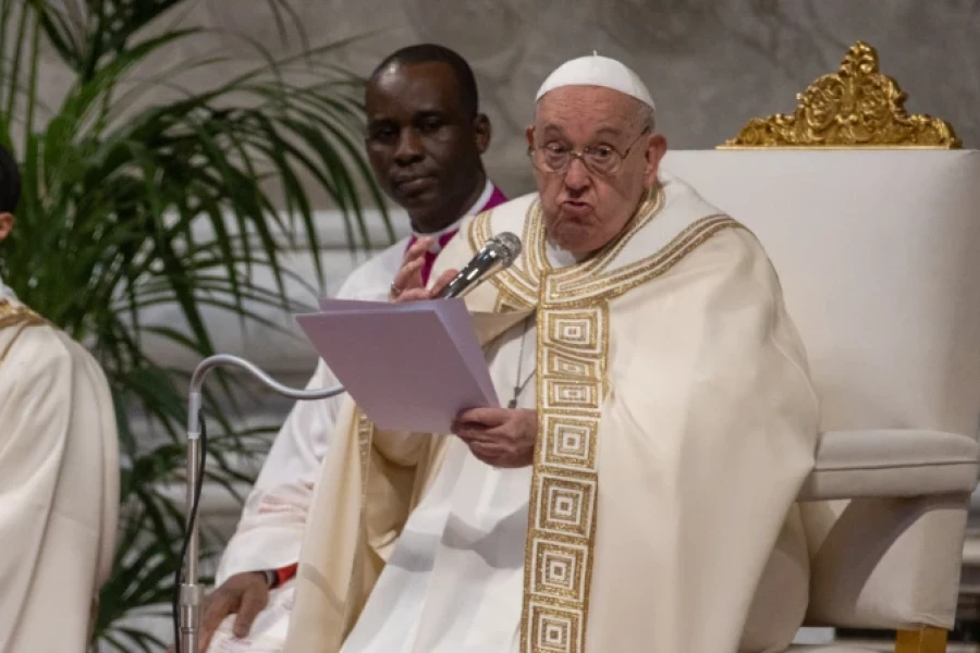 Francisco esta mañana presidiendo la Misa.