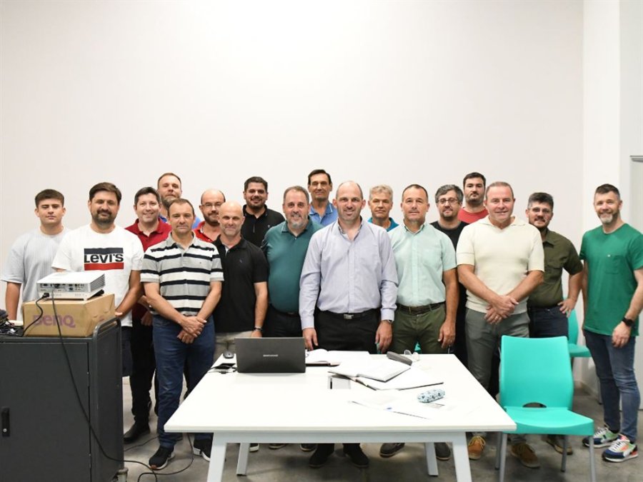 Los empresarios asociados a APAER durante la asamblea del viernes pasado.
