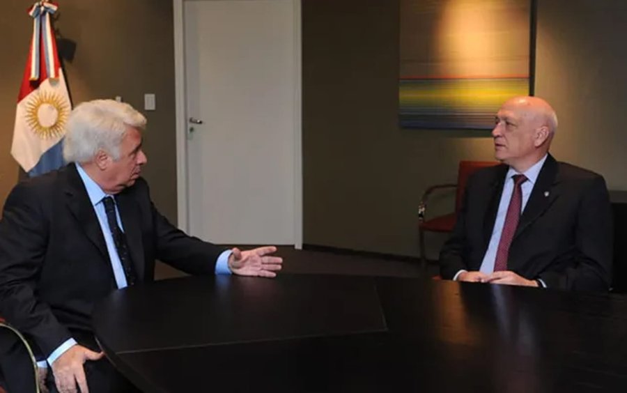 Jos&eacute; Manuel De la Sota junto a Antonio Bonfatti, en una de las tantas reuniones para sostener los acuerdos. (FOTO ARCHIVO)