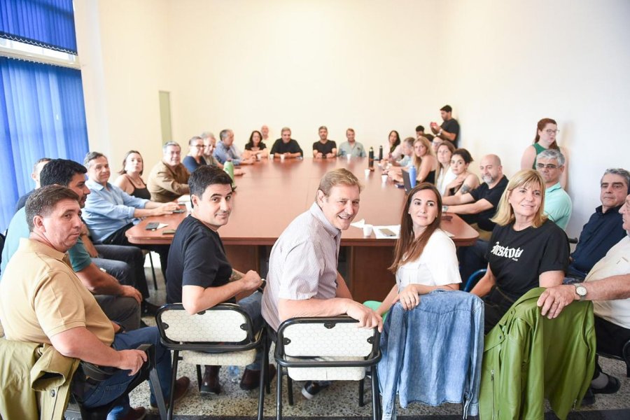 Los dirigentes del peronismo santafesino durante la cumbre de este lunes.