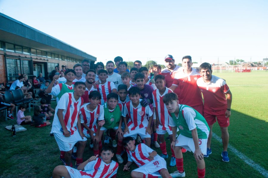 INOLVIDABLE. La categoría 2012 de Unión de Santa Fe disfrutó el encuentro.