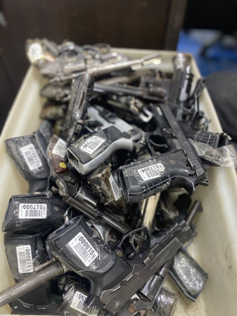 Las armas y los cartuchos entregadas esta mañana fueron secuestradas en investigaciones penales ya finalizadas.