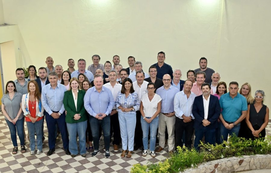 La primera l&iacute;nea de la dirigencia de Unidos en la cumbre celebrada en la sede del PRO en Rosario.