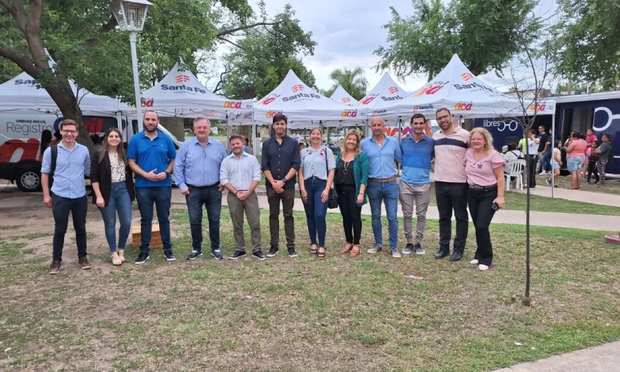 Las autoridades durante la presentación del programa.