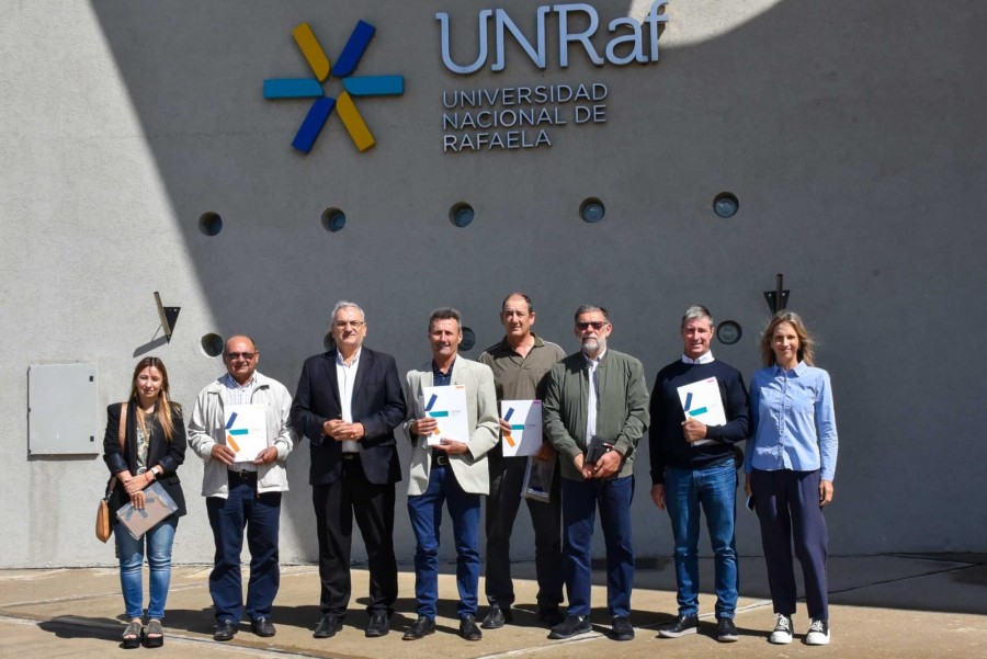 En UNRaf, el grupo que participó en la firma de los acuerdos.
