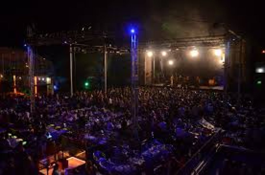 El Centro Cultural Low se prepara para la actividad estival.