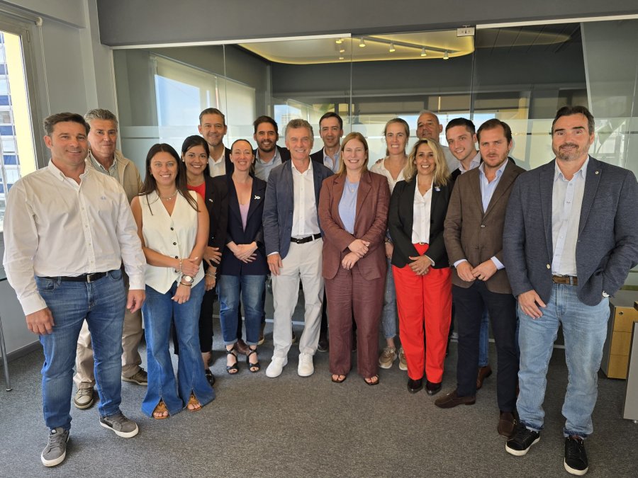 Mauricio Macri y Gisela Scaglia junto a las autoridades del PRO Santa Fe.