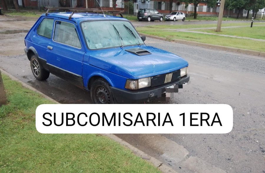 El auto Fiat 147 utilizado para la balacera y luego secuestrado por orden de la Fiscalía.