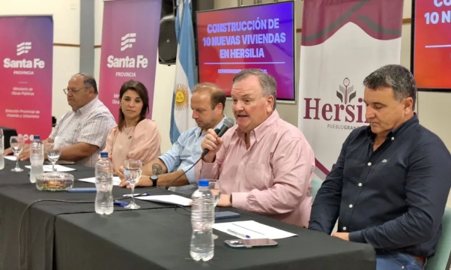 Michlig durante su mensaje en el acto de apertura de ofertas.