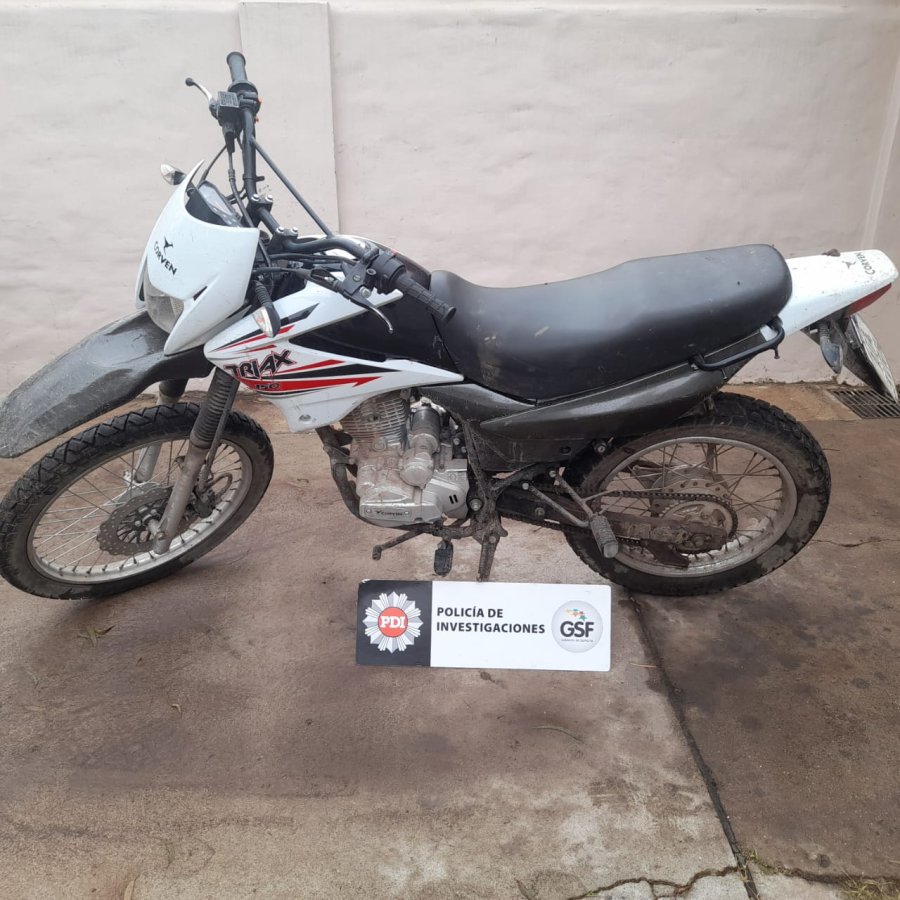 La moto hallada por PDI cuyo robo fue frustrado.