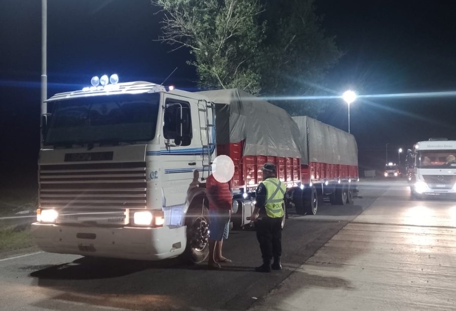 El chofer de camión, oriundo de Salta, circulaba por la Ruta 34 con una Licencia de Conducir apócrifa.