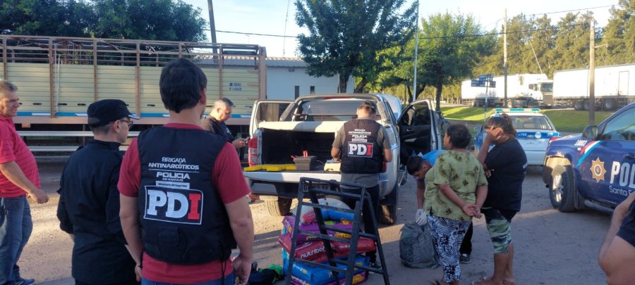 Una mujer de 42 años y a un hombre de 43, oriundos de Jujuy, fueron detenidos durante el operativo en Guadalupe Norte.