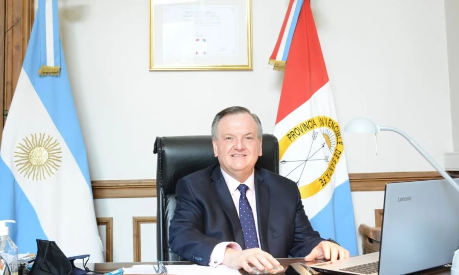 El Senador  por el Departamento San Cristóbal.