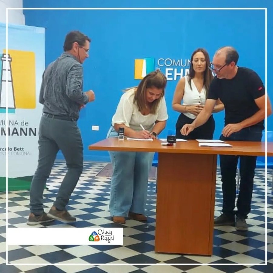 El momento en que se firmó el convenio.