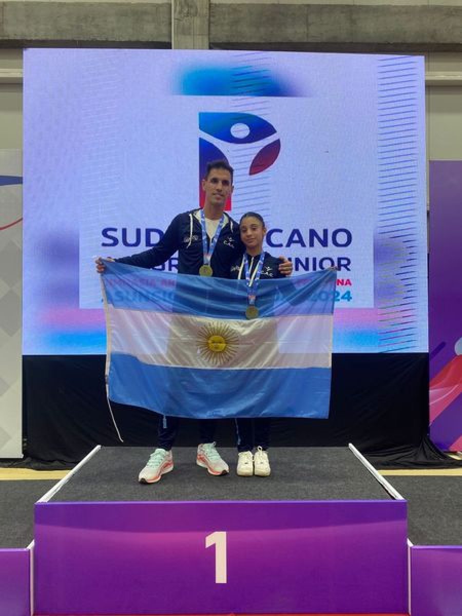 PRIMERA ALEGRIA. El entrenador Víctor Ingaramo y Emilia Acosta.