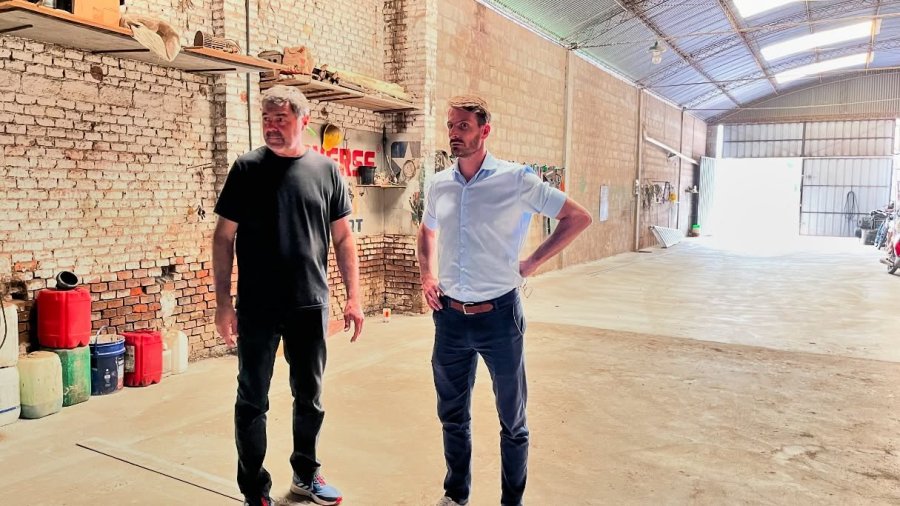 Rebola y Aira visitando la obra.