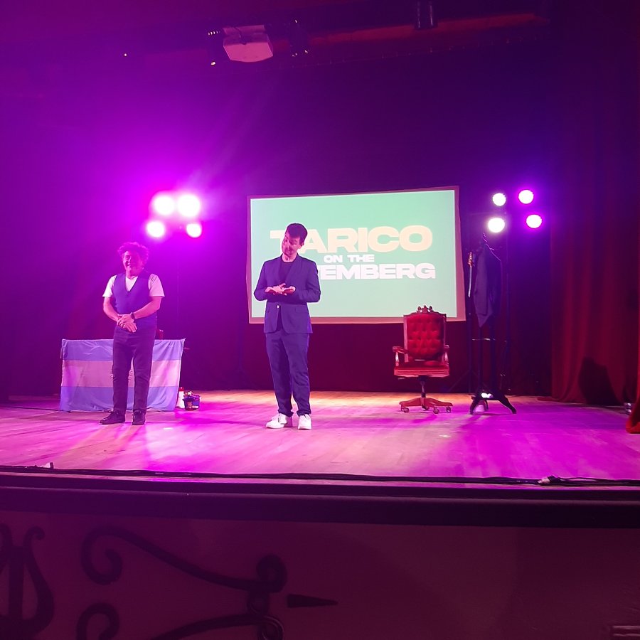 David y Ariel en el escenario del KADIMA.