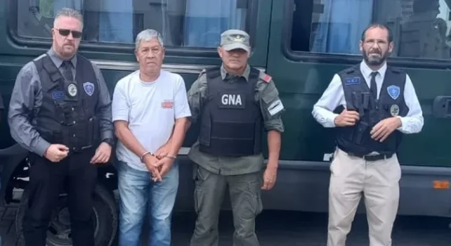 Una llamada anónima de hace más de 10 años acusa a Romero de asesinar a Cash y luego se deshacerse del cuerpo.