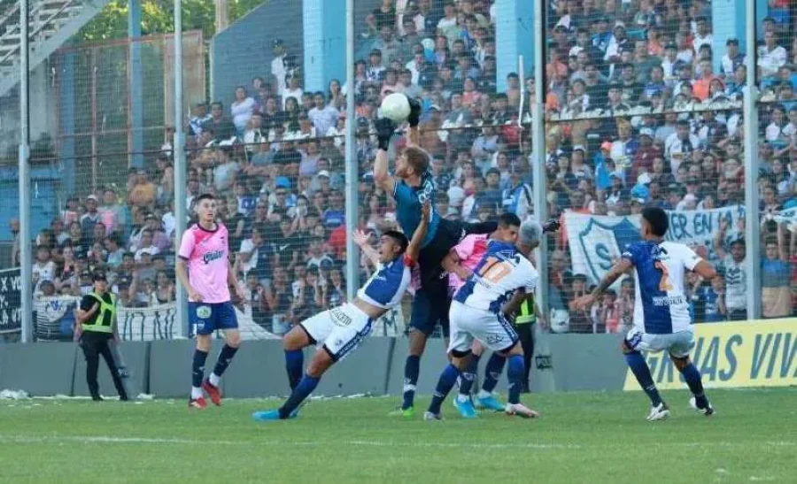 EL NEGRO Y EL CERVECERO JUGARÁN EN CANCHA DE PEÑAROL