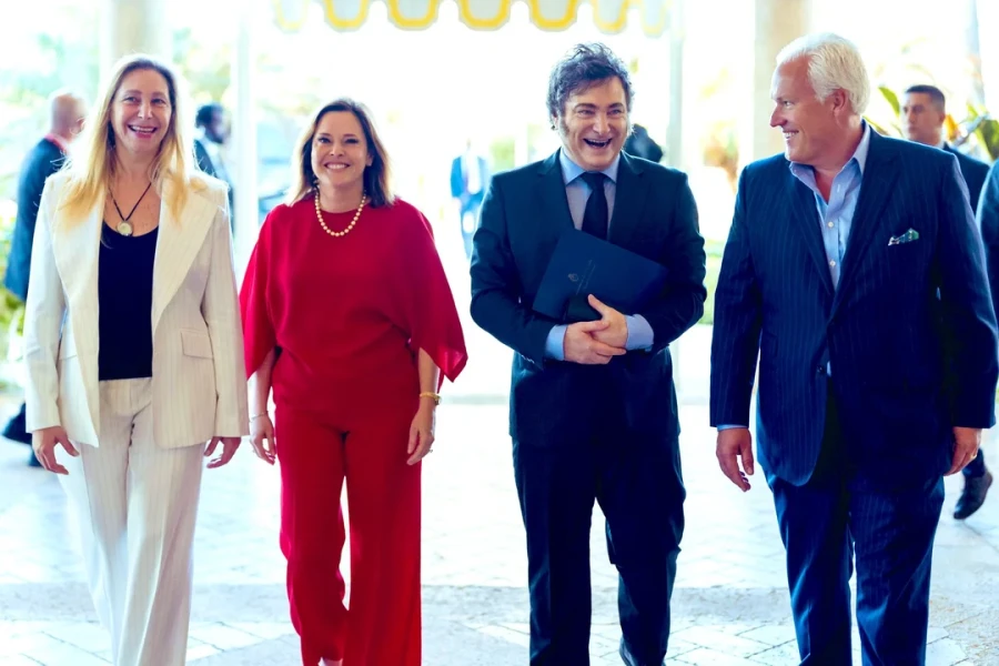 Estuvieron presentes Matt Schlapp, Eduardo Bolsonaro y Barry Bennett.