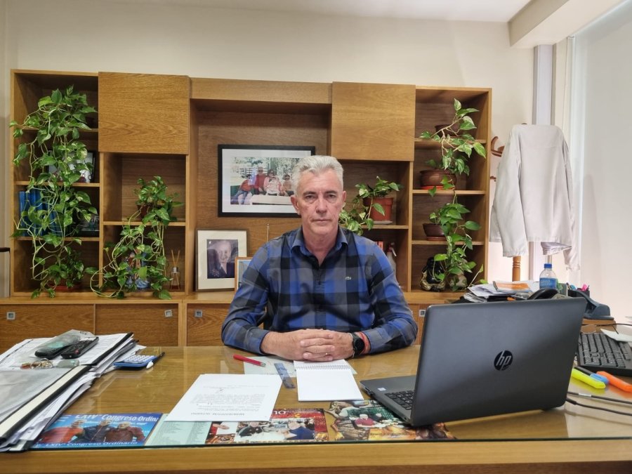 EN BUENOS AIRES. Enrique Ruppen en su oficina de la Federaci&oacute;n Argentina en Buenos Aires.