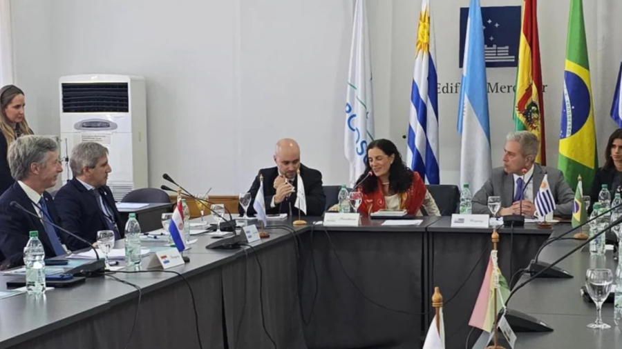 EN MONTEVIDEO. Caputo con sus pares de países del Mercosur.