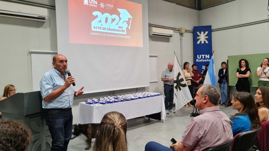 El decano de UTN FRRa, Oscar David, puso en valor la importancia de aprender idiomas extranjeros en el mundo laboral actual.