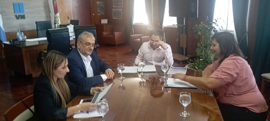 Alcides Calvo, Gastón Bruno y Jorgelina Sicardi durante el encuentro.